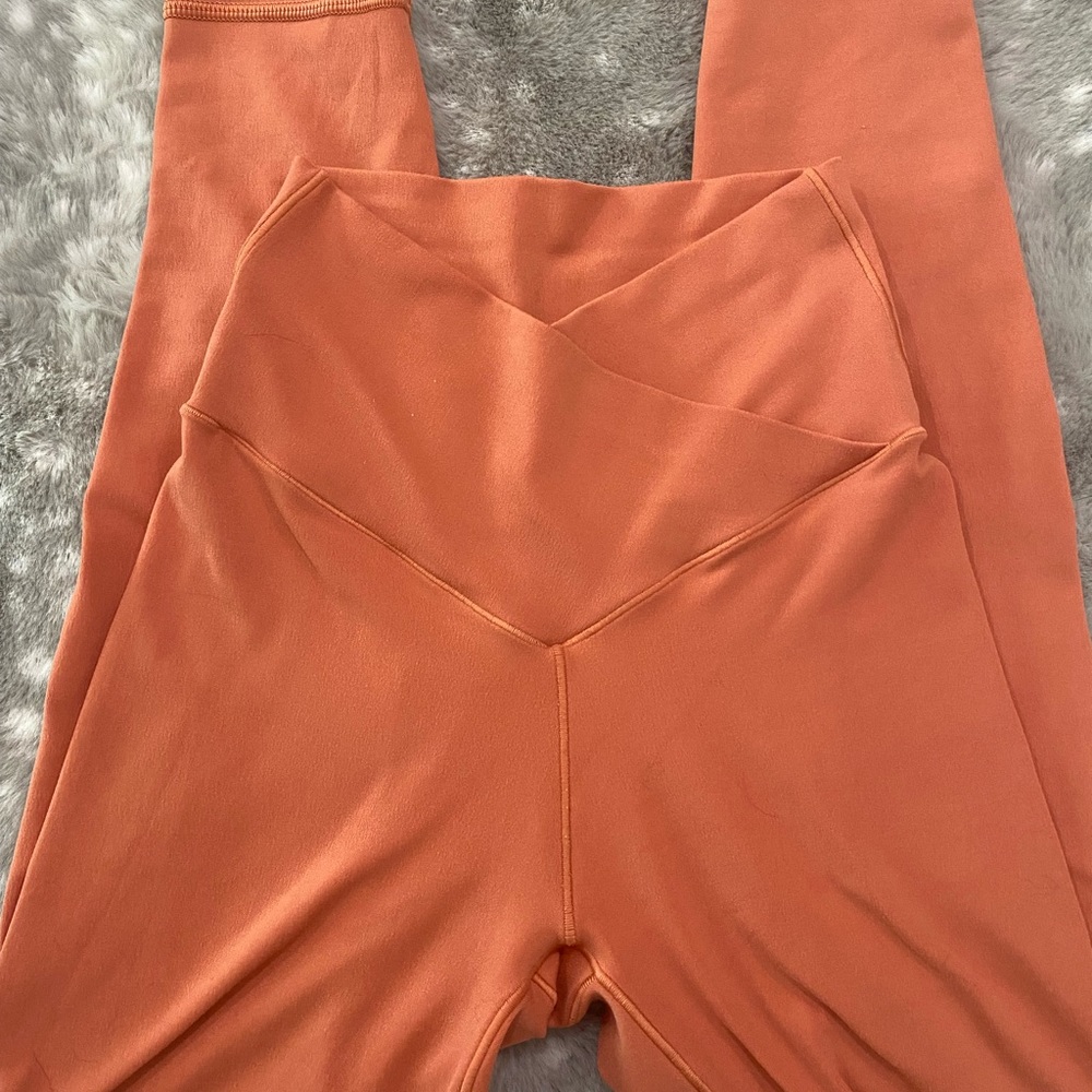 aerie peach/coral colored crossover leggings